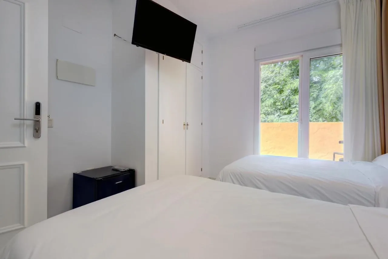 Hostal 37 Εστεπόνα 0*,